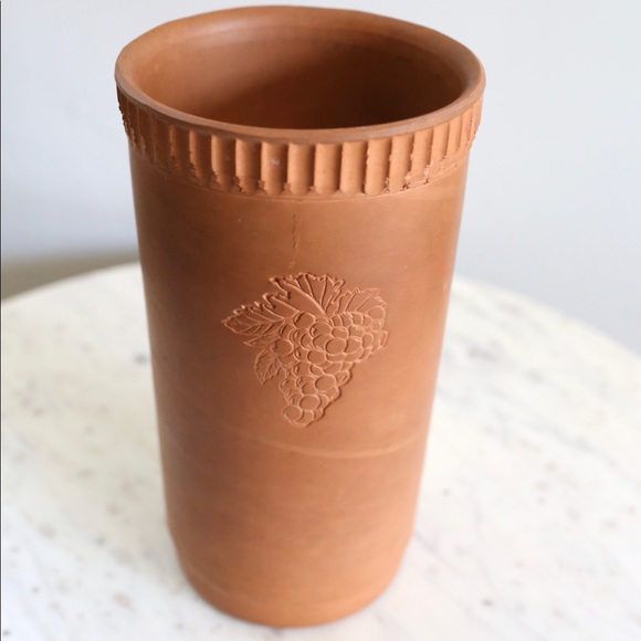 **SOLD**Tall terra cotta pot - Picture 3 of 7